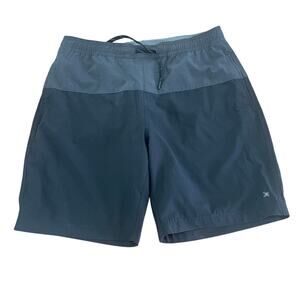 Kenneth Cole Men’s Tech Active Water Resistant Shorts – Size Large